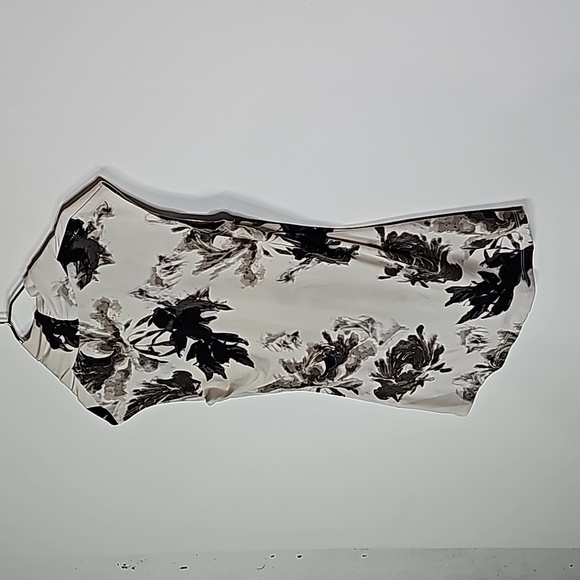 LE chateau small floral design short sleeve shirt - Picture 4 of 7